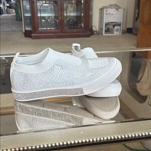 bernie mev. Women's White Slip-On Sneakers